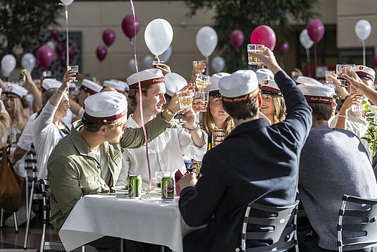 Læs om Studentermiddag
