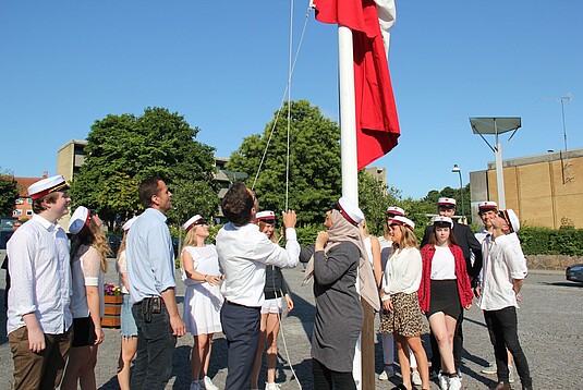 Læs om De første studenter