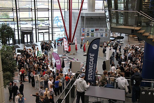 Læs om Valgmøde på en anden måde